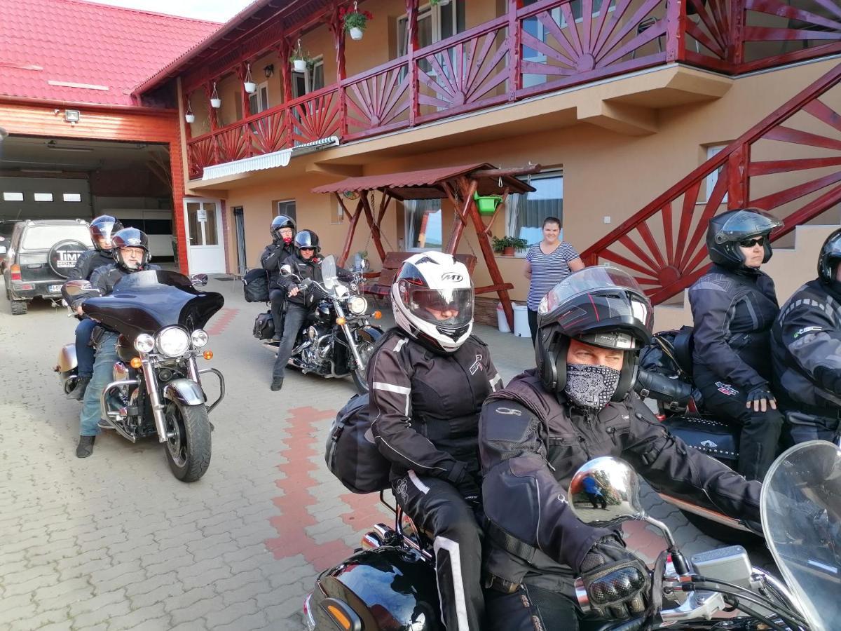 Pensiunea Fabian Vendeghaz Corund  Luaran gambar